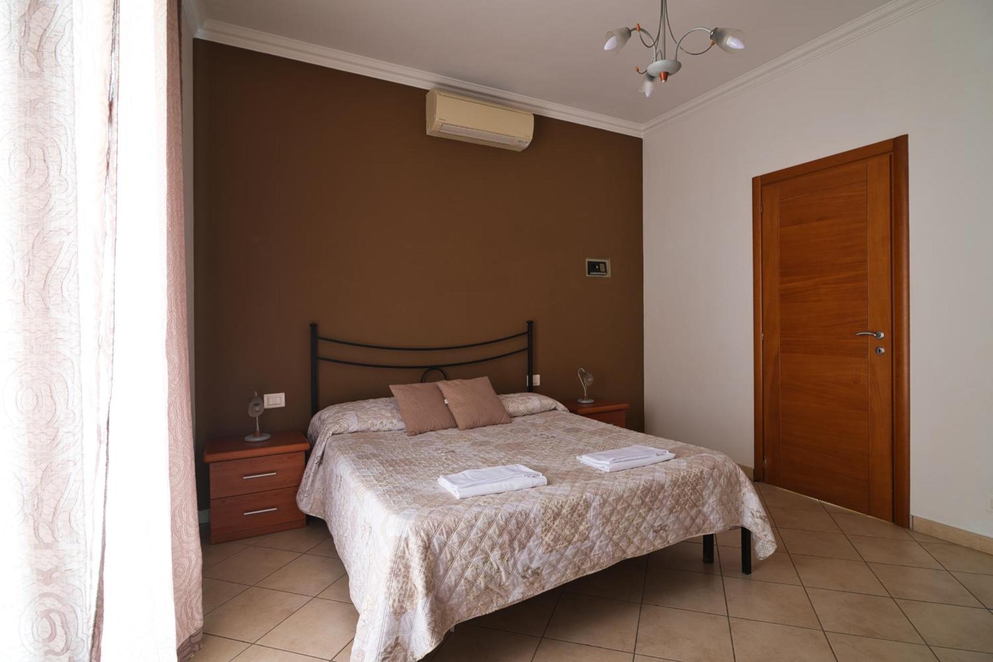 La Casa Degli Artisti 1 Hotel เน็ตตูโน ภายนอก รูปภาพ